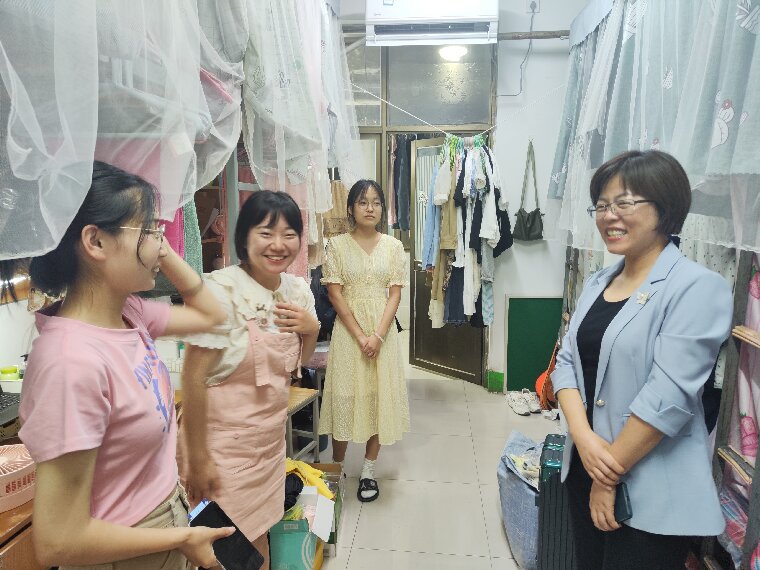 BBIN宝盈集团官方网站深入毕业生宿舍慰问走访1（彩虹）0.jpg